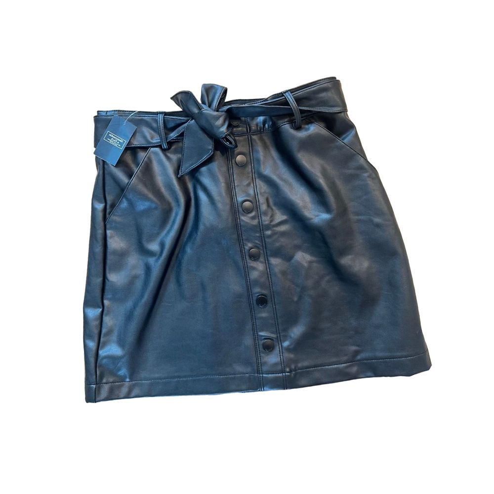 NWT medium Abercrombie & Fitch Faux Leather Mini Skirt Retail $72